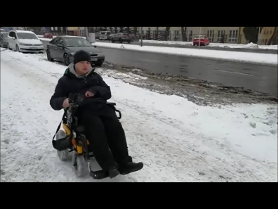 Wózkiem przez zaspy śniegu w Rzeszowie – Rampowicze sprawdzają